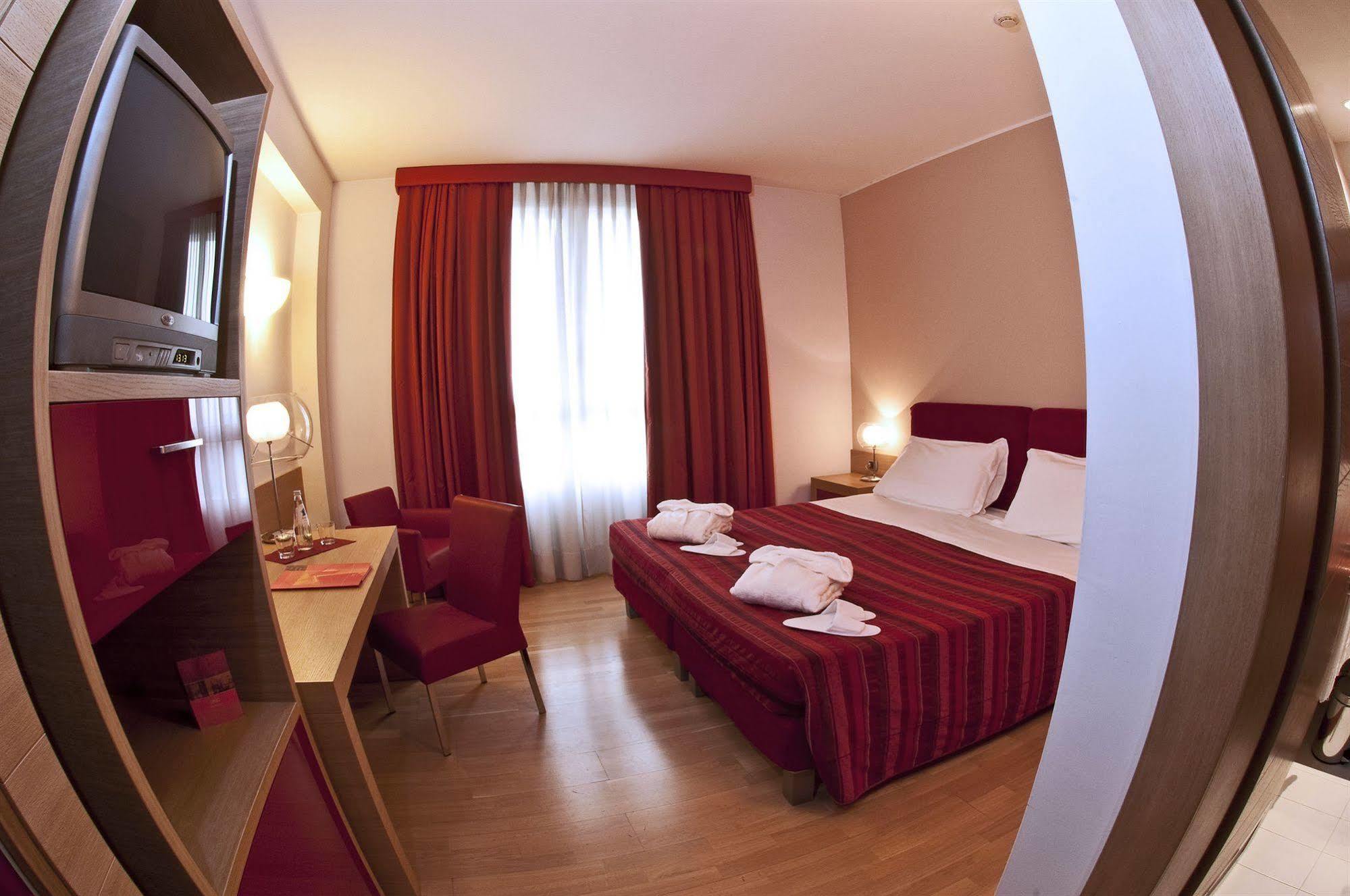 Hotel Remilia Реджонель-Эмилия Экстерьер фото