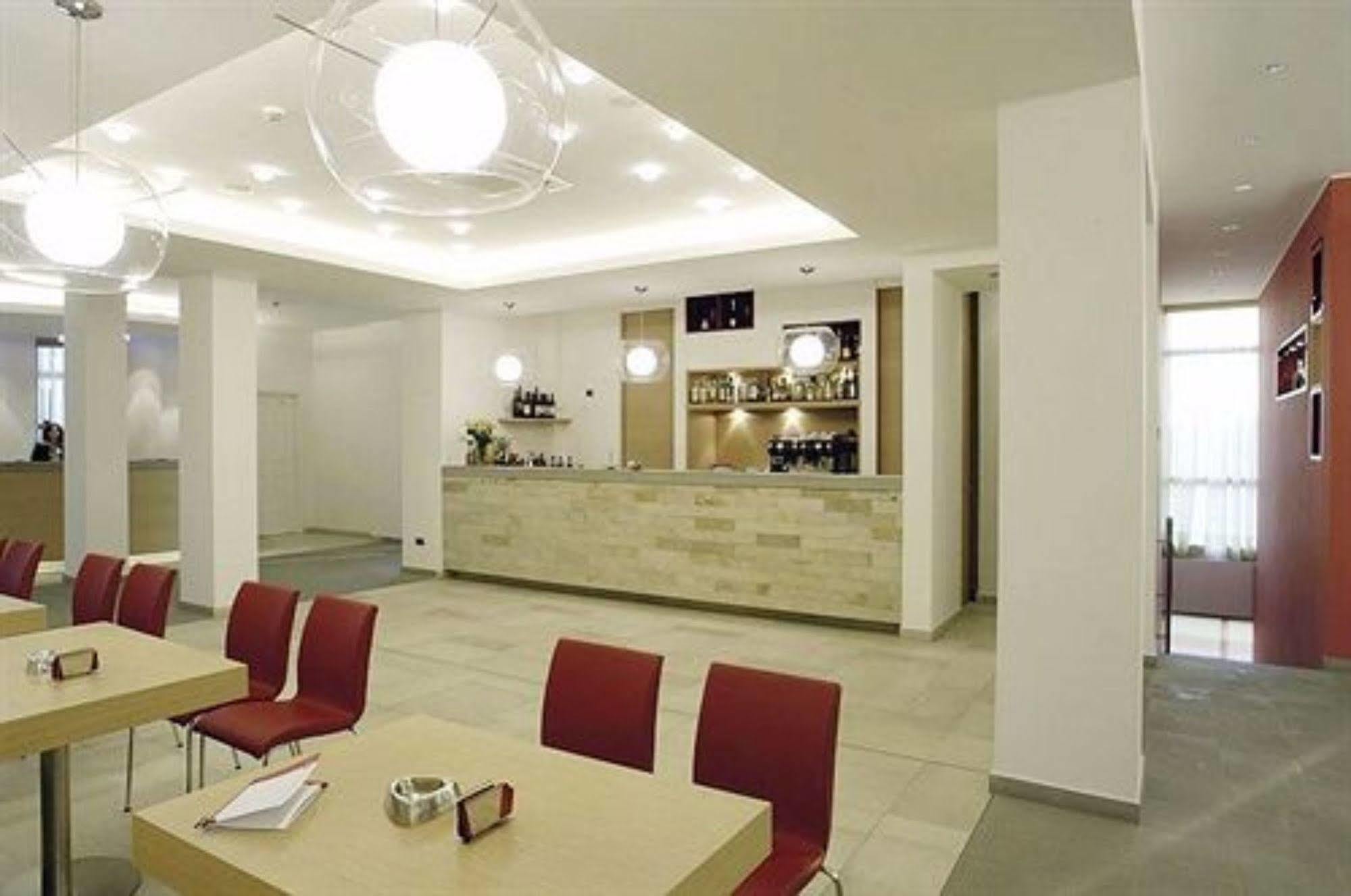 Hotel Remilia Реджонель-Эмилия Экстерьер фото
